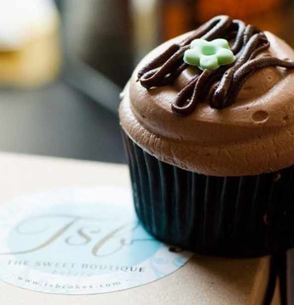 About The Sweet Boutique bakery Custom cake bakery, wedding cakes, custom cupcakes, French Macaron, custom cake pops, custom cookies